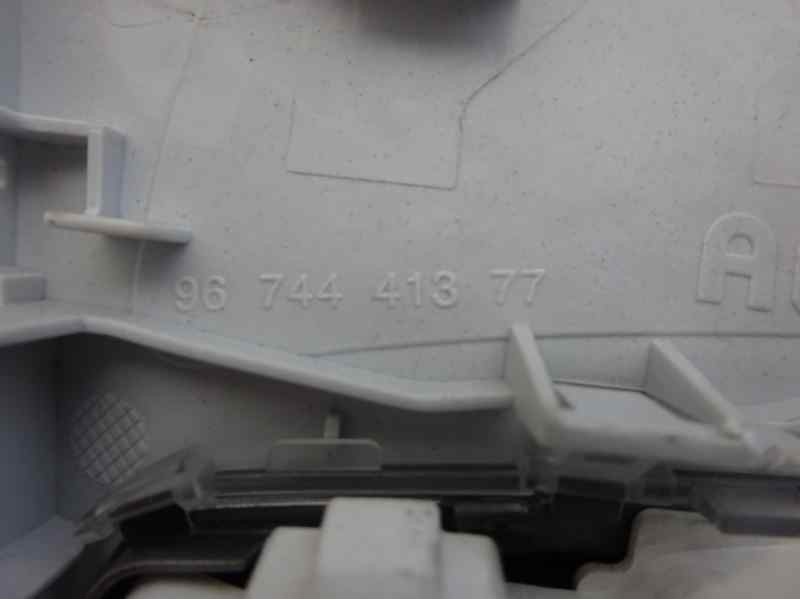 Recambio de luz interior para peugeot 208 access referencia OEM IAM 9674441377  