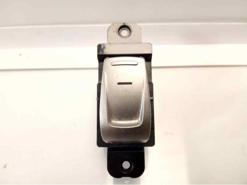 Recambio de mando elevalunas delantero derecho para ssangyong tivoli limited 4x2 referencia OEM IAM 8585035000  