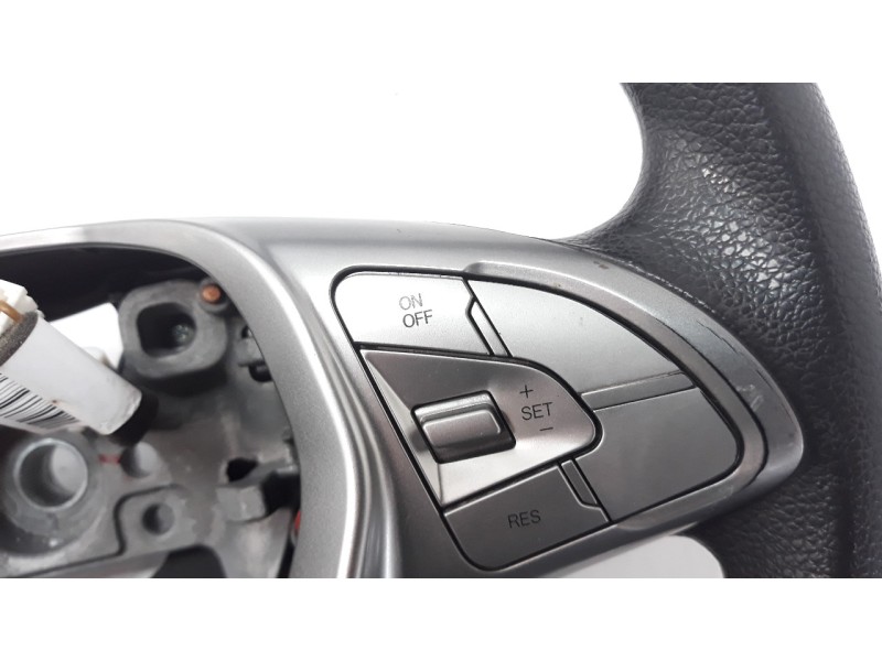 Recambio de volante para ssangyong tivoli 1.6 turbodiesel cat referencia OEM IAM 4611035001LBH  