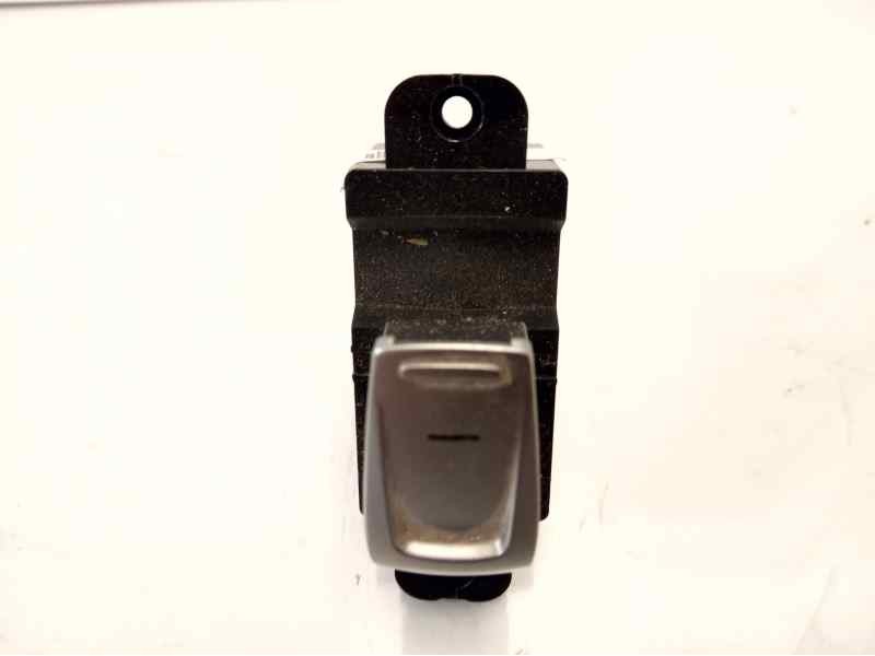 Recambio de mando elevalunas trasero derecho para ssangyong tivoli limited 4x2 referencia OEM IAM 8585035000  