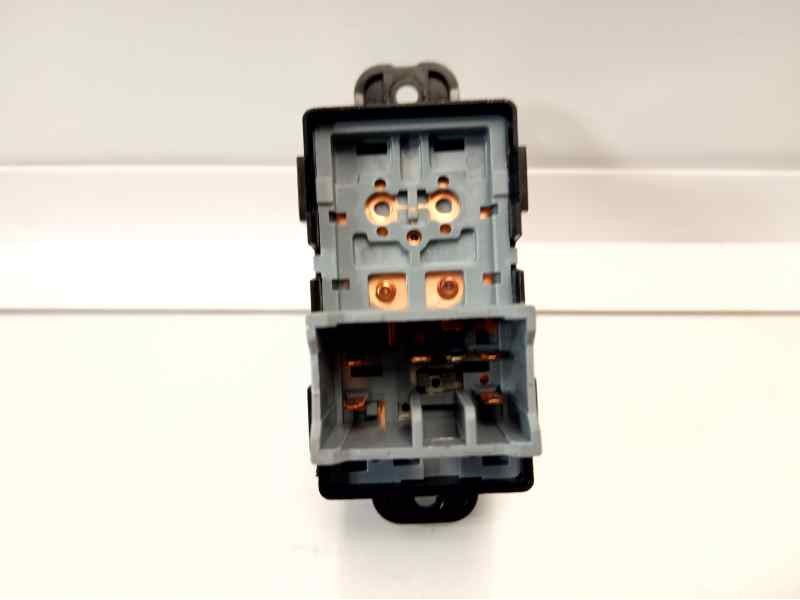 Recambio de mando elevalunas trasero izquierdo para ssangyong tivoli limited 4x2 referencia OEM IAM 8585035000  