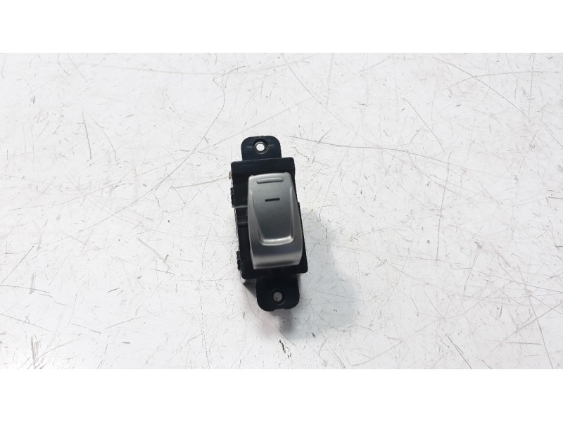 Recambio de mando elevalunas trasero derecho para ssangyong tivoli 1.6 turbodiesel cat referencia OEM IAM 8585035000  
