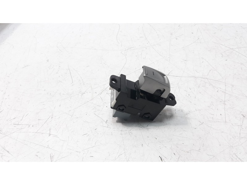 Recambio de mando elevalunas trasero derecho para ssangyong tivoli 1.6 turbodiesel cat referencia OEM IAM 8585035000  