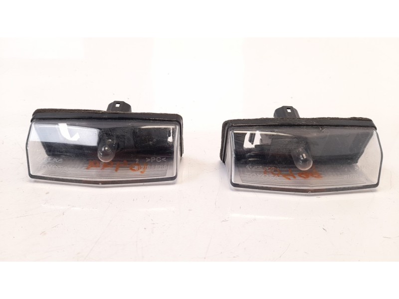 Recambio de piloto matricula para toyota c-hr referencia OEM IAM 81270F4010  