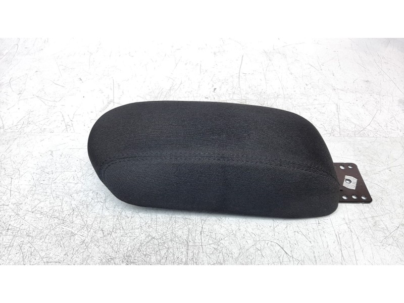 Recambio de apoyabrazos central para jeep renegade 1.6 m-jet cat referencia OEM IAM 51957102  