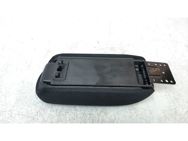 Recambio de apoyabrazos central para jeep renegade 1.6 m-jet cat referencia OEM IAM 51957102  