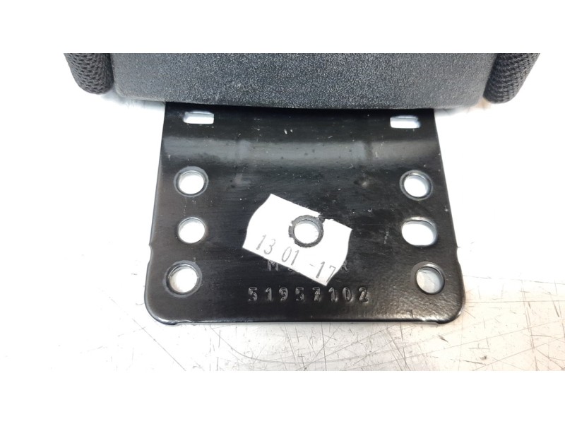 Recambio de apoyabrazos central para jeep renegade 1.6 m-jet cat referencia OEM IAM 51957102  
