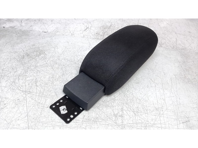 Recambio de apoyabrazos central para jeep renegade 1.6 m-jet cat referencia OEM IAM 51957102  