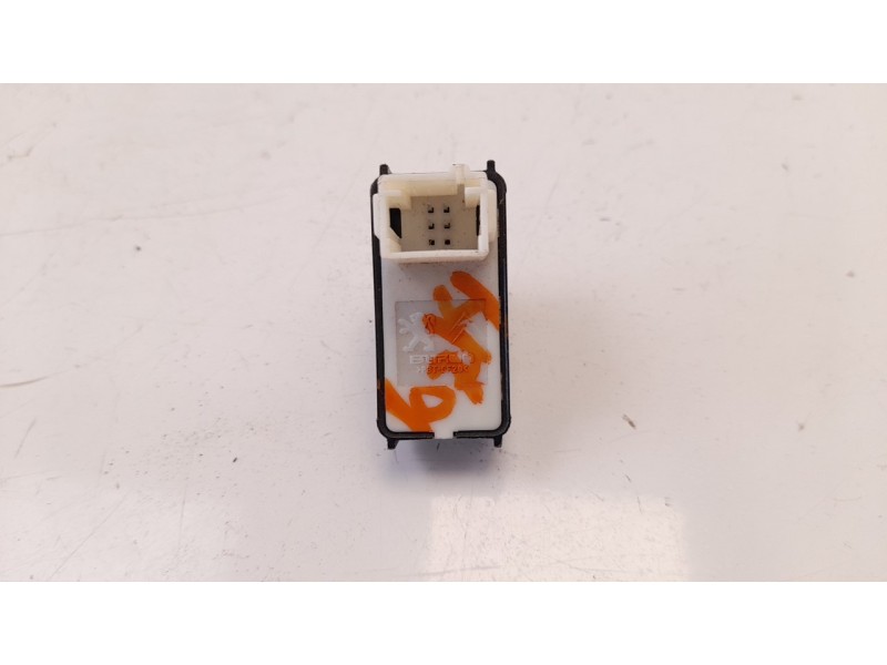 Recambio de mando elevalunas delantero derecho para opel corsa f 1.2 referencia OEM IAM 98016307ZD IAF070007CP 