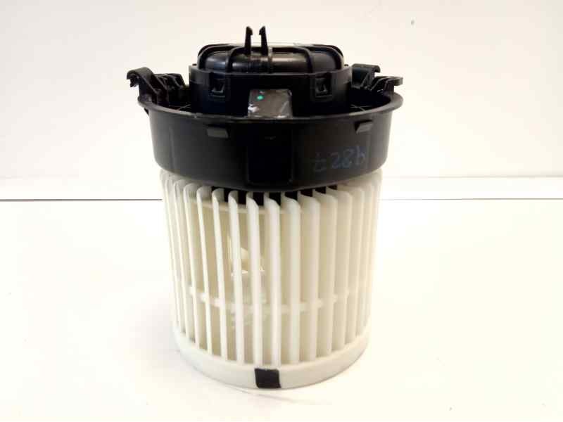 Recambio de ventilador calefaccion para ssangyong tivoli limited 4x2 referencia OEM IAM 4051076  