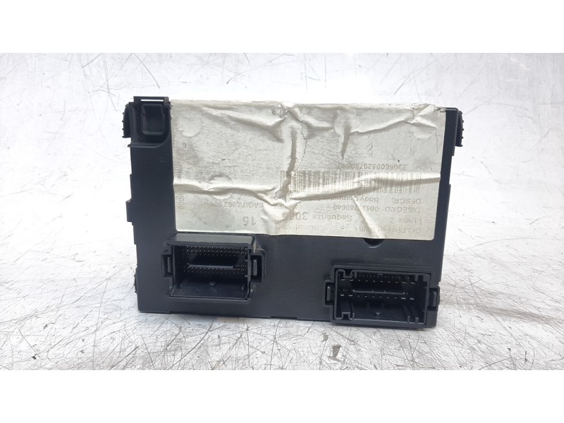 Recambio de caja reles / fusibles para jeep renegade 1.6 m-jet cat referencia OEM IAM 520780640  