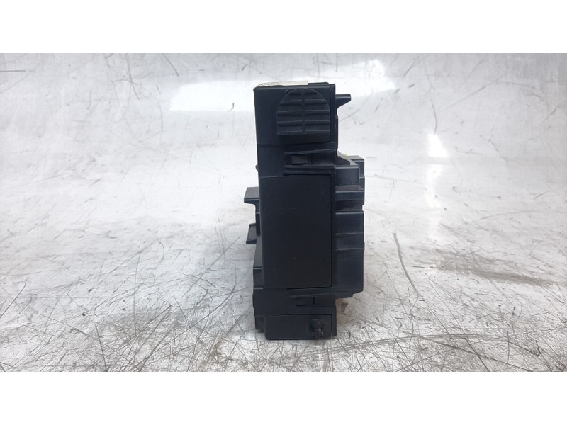 Recambio de caja reles / fusibles para jeep renegade 1.6 m-jet cat referencia OEM IAM 520780640  
