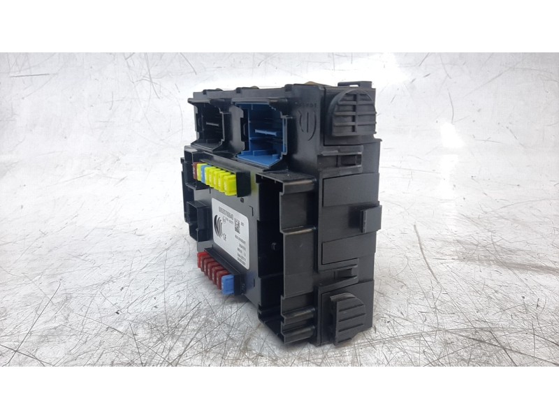 Recambio de caja reles / fusibles para jeep renegade 1.6 m-jet cat referencia OEM IAM 520780640  