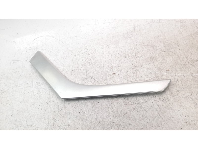 Recambio de moldura para land rover evoque 2.2 sd4 cat referencia OEM IAM BJ32044E07AB  