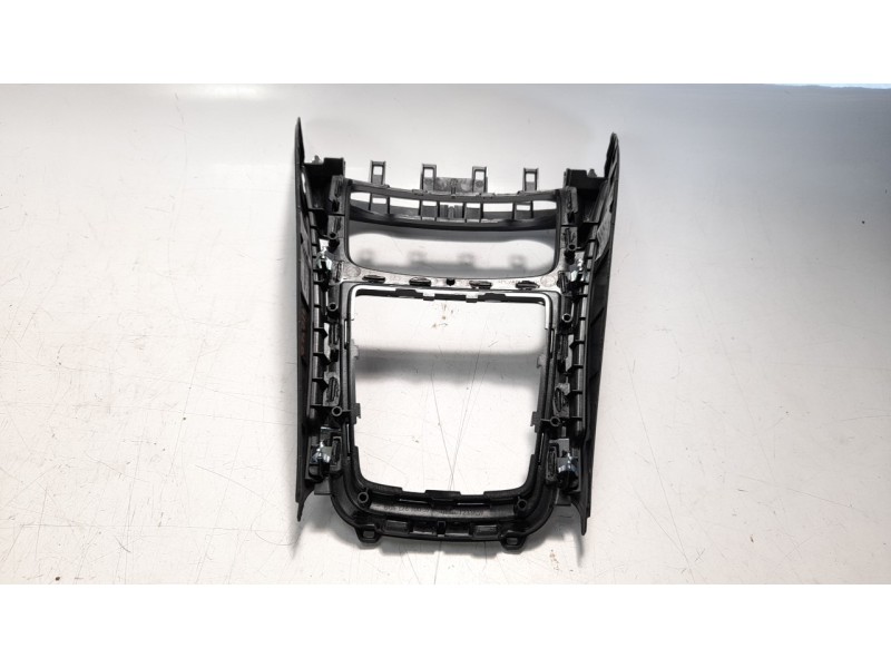 Recambio de moldura para mercedes-benz clase a (w176) 1.5 cdi cat referencia OEM IAM A1766800871  