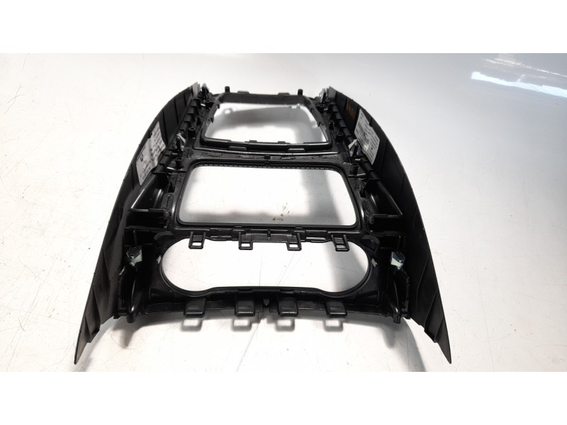 Recambio de moldura para mercedes-benz clase a (w176) 1.5 cdi cat referencia OEM IAM A1766800871  