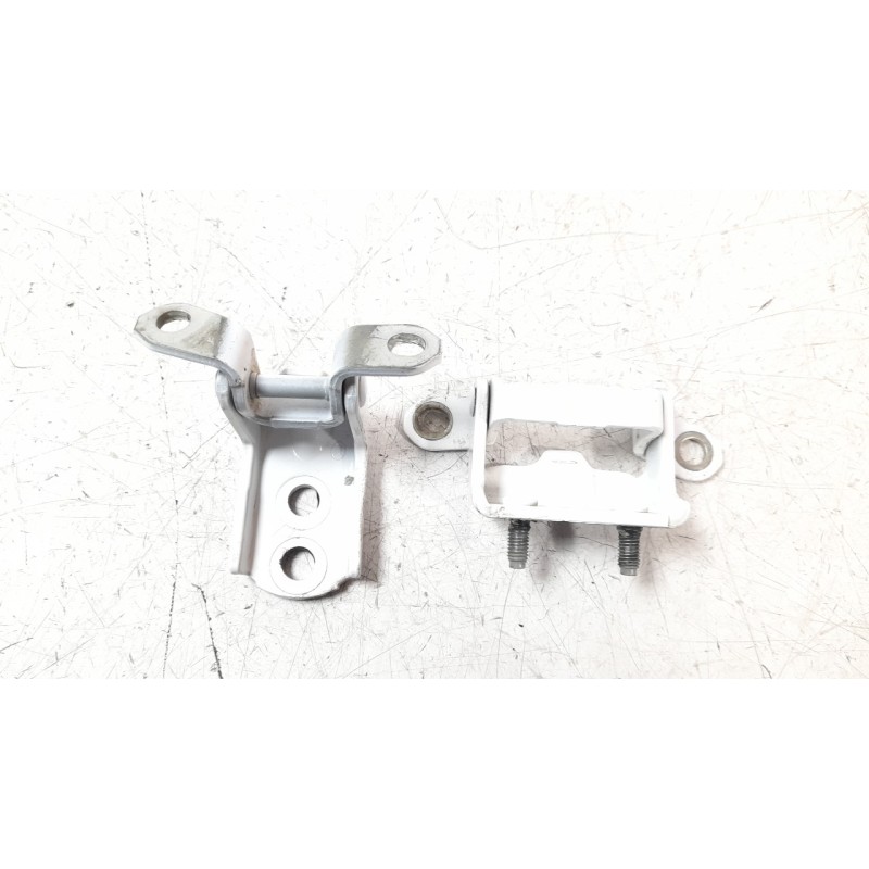 Recambio de retenedor puerta para nissan np300 pick-up (d23) 2.3 dci diesel cat referencia OEM IAM A047742  