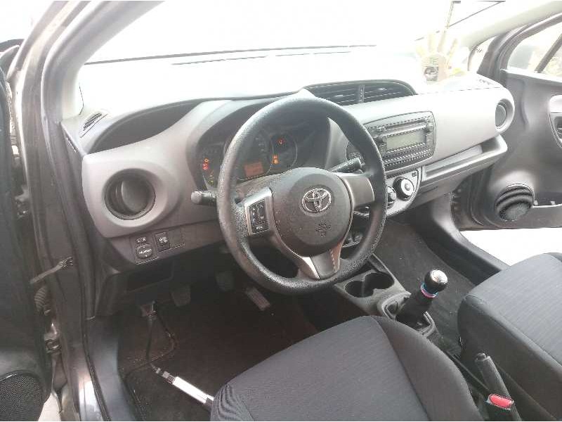 toyota yaris del año 2016