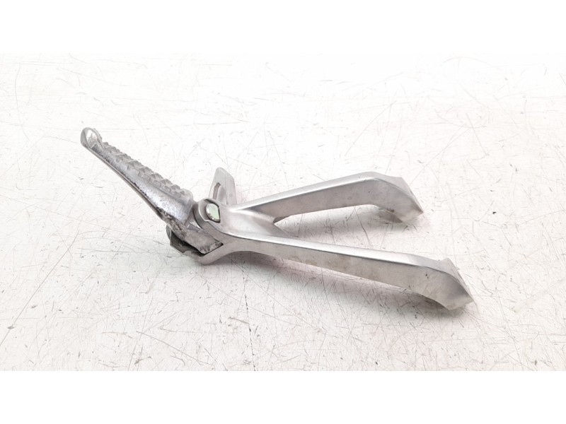 Recambio de estribo para honda cb 125 f referencia OEM IAM 50715K94T00  