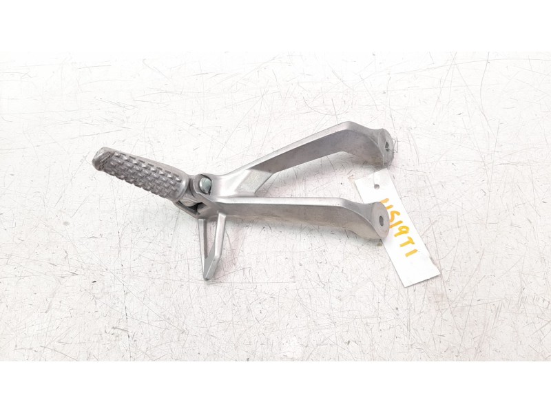 Recambio de estribo para honda cb 125 f referencia OEM IAM 50725K94T00  