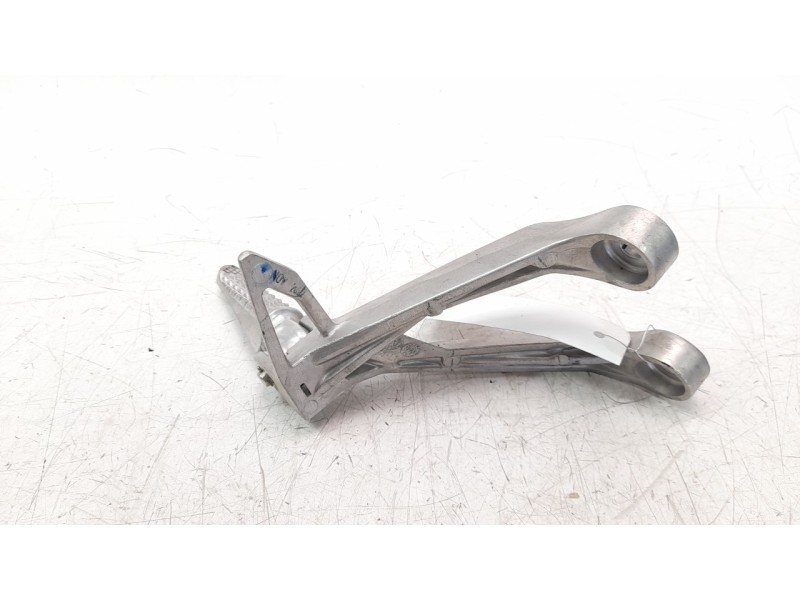 Recambio de estribo para honda cb 125 f referencia OEM IAM 50725K94T00  