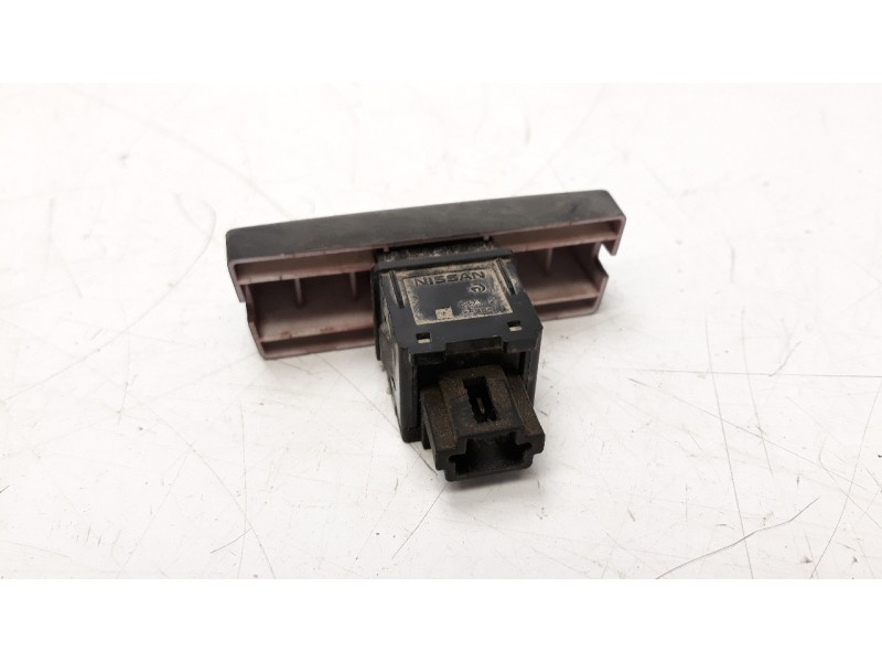 Recambio de warning para nissan np300 pick-up (d23) 2.3 dci diesel cat referencia OEM IAM 252904KH0A  