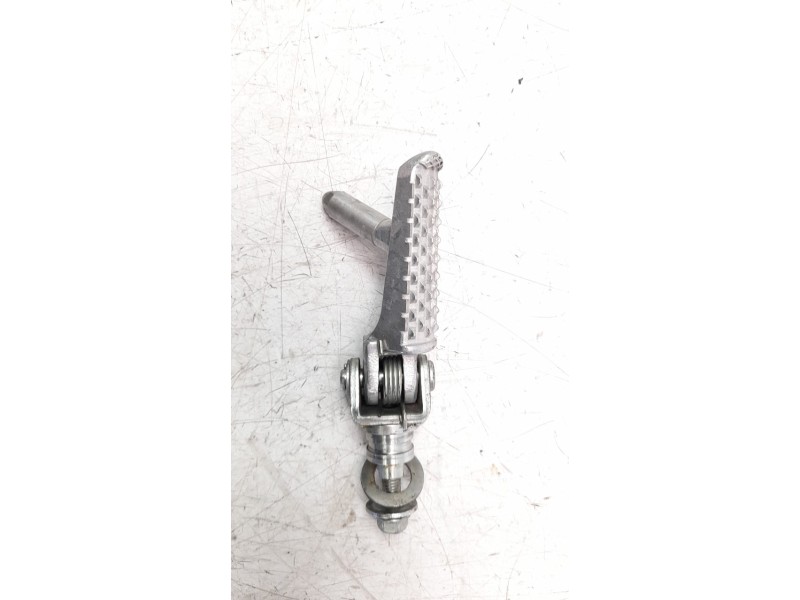 Recambio de estribo para honda cb 125 f referencia OEM IAM 50665MEL000  