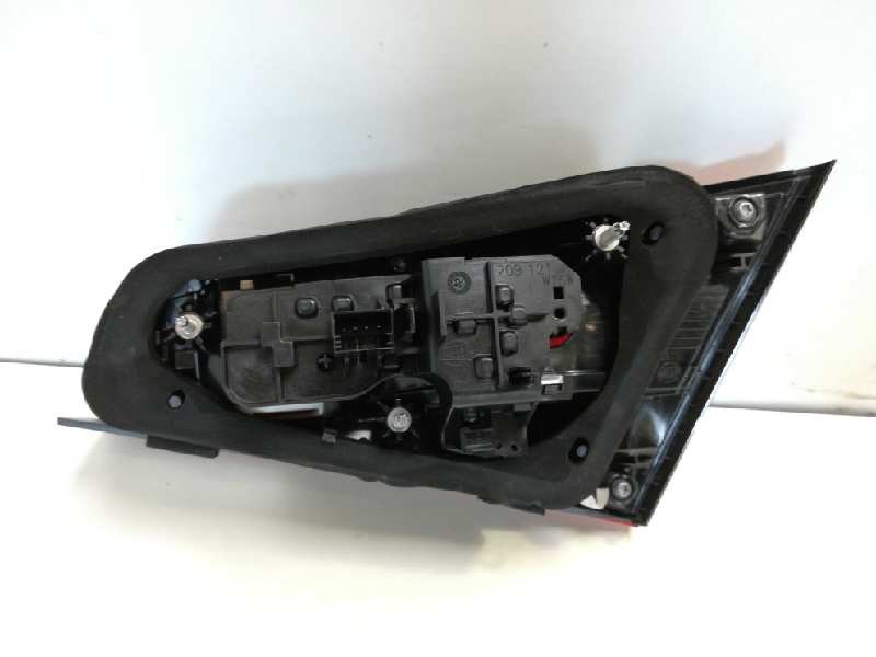 Recambio de piloto trasero izquierdo para audi a3 sportback (8vf) basic referencia OEM IAM 8V4945075  