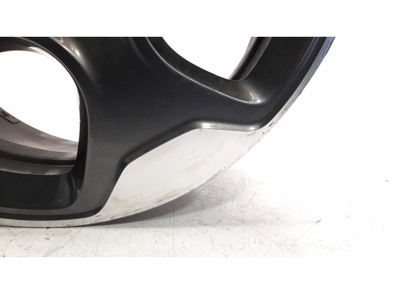 Recambio de llanta para jeep renegade 1.6 m-jet cat referencia OEM IAM 735577528  