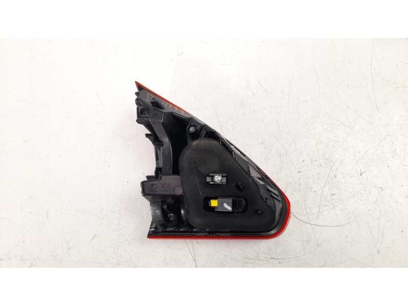 Recambio de piloto trasero derecho interior para peugeot 2008 (--.2013) 1.2 12v e-thp referencia OEM IAM 9814757280  