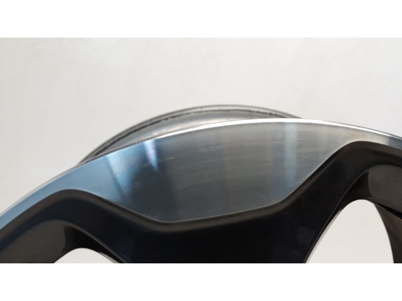 Recambio de llanta para jeep renegade 1.6 m-jet cat referencia OEM IAM 735577528  