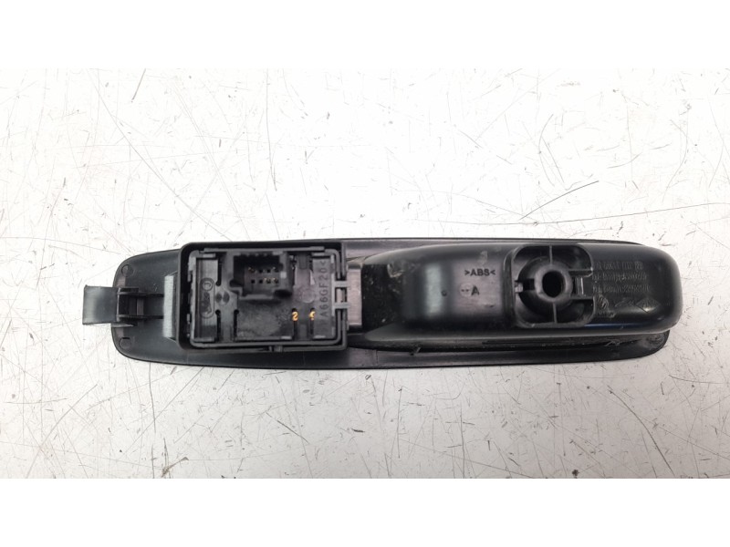Recambio de mando elevalunas trasero izquierdo para renault megane iv grandtour 1.2 tce energy referencia OEM IAM 254214896R IAF
