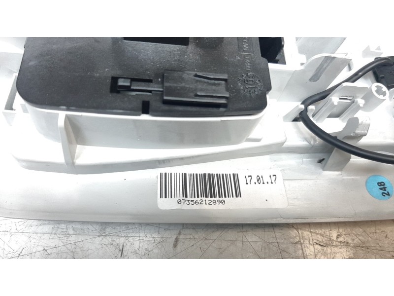 Recambio de luz interior para jeep renegade 1.6 m-jet cat referencia OEM IAM 7356212890  