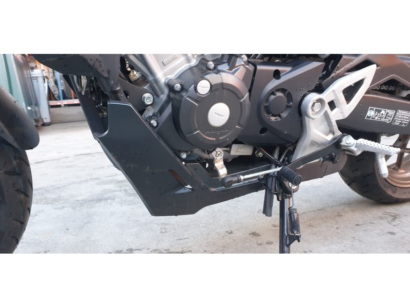 Recambio de moldura para honda cb 125 f referencia OEM IAM 64321K98E01ZB  