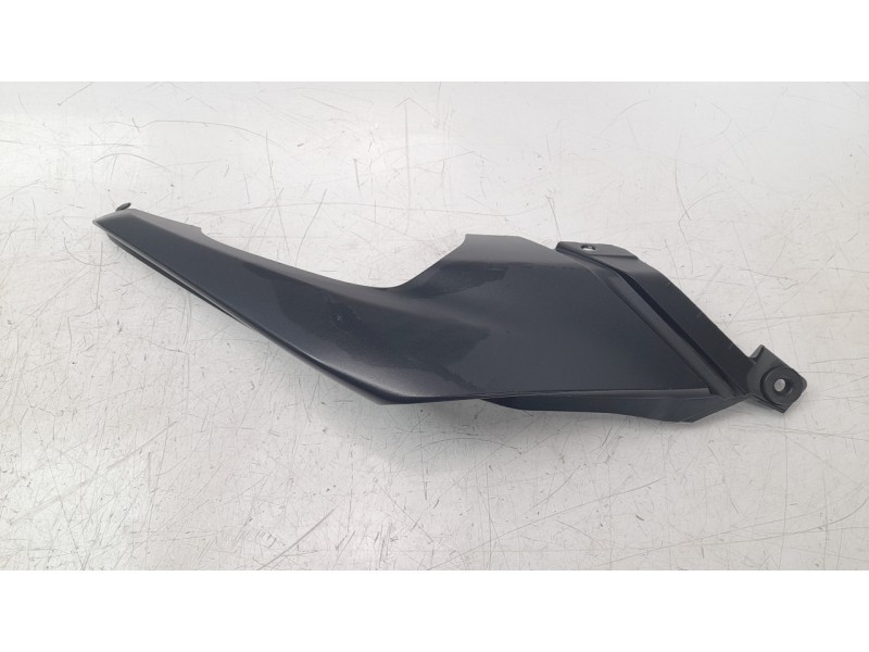 Recambio de moldura para honda cb 125 f referencia OEM IAM 83541K98E00ZB  