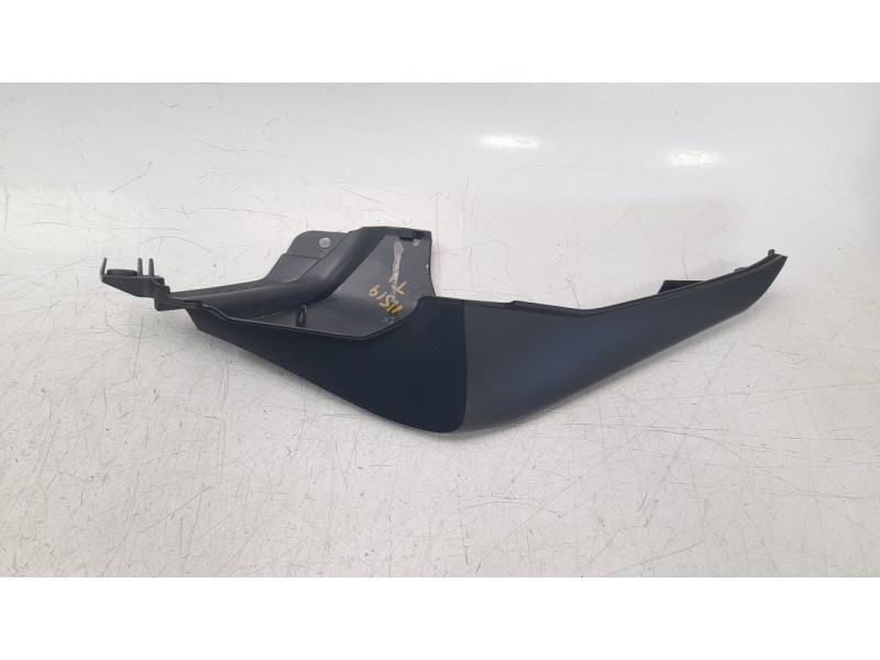 Recambio de moldura para honda cb 125 f referencia OEM IAM 83541K98E00ZB  