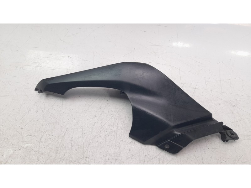 Recambio de moldura para honda cb 125 f referencia OEM IAM 83531K98E00ZB  