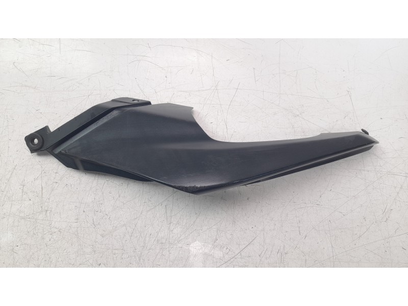 Recambio de moldura para honda cb 125 f referencia OEM IAM 83531K98E00ZB  