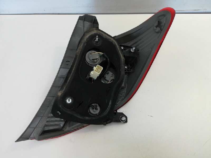 Recambio de piloto trasero izquierdo para toyota yaris active referencia OEM IAM 815610D370  