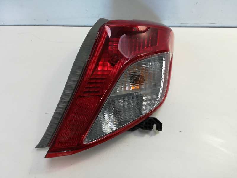 Recambio de piloto trasero derecho para toyota yaris active referencia OEM IAM  108908250 