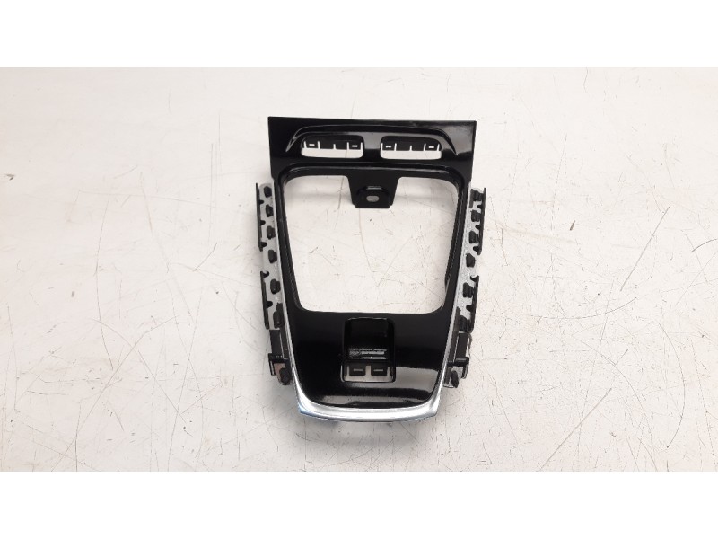 Recambio de moldura para opel grandland x 1.2 referencia OEM IAM 98249877YX  