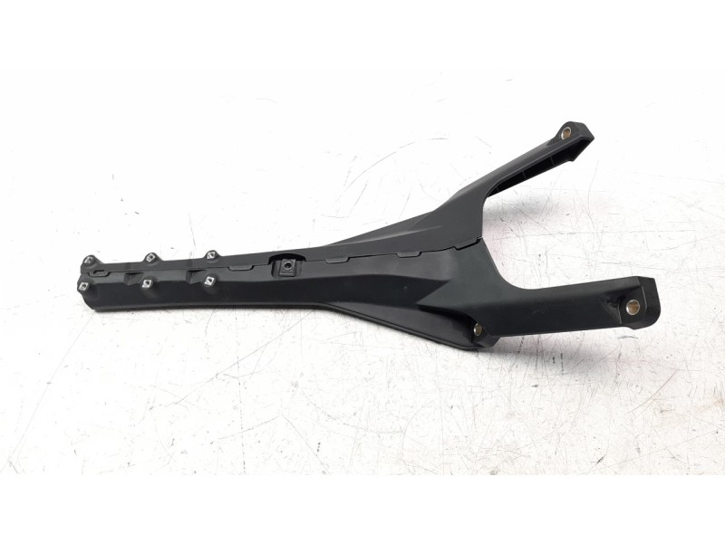 Recambio de moldura para honda cb 125 f referencia OEM IAM 80112K94T00  