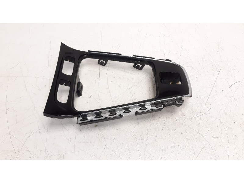 Recambio de moldura para opel grandland x 1.2 referencia OEM IAM 98249877YX  