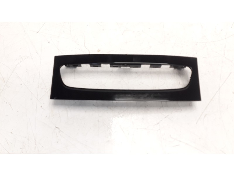 Recambio de moldura para opel grandland x 1.2 referencia OEM IAM YP00054277  