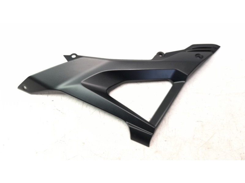 Recambio de moldura para honda cb 125 f referencia OEM IAM 83511K94T00  