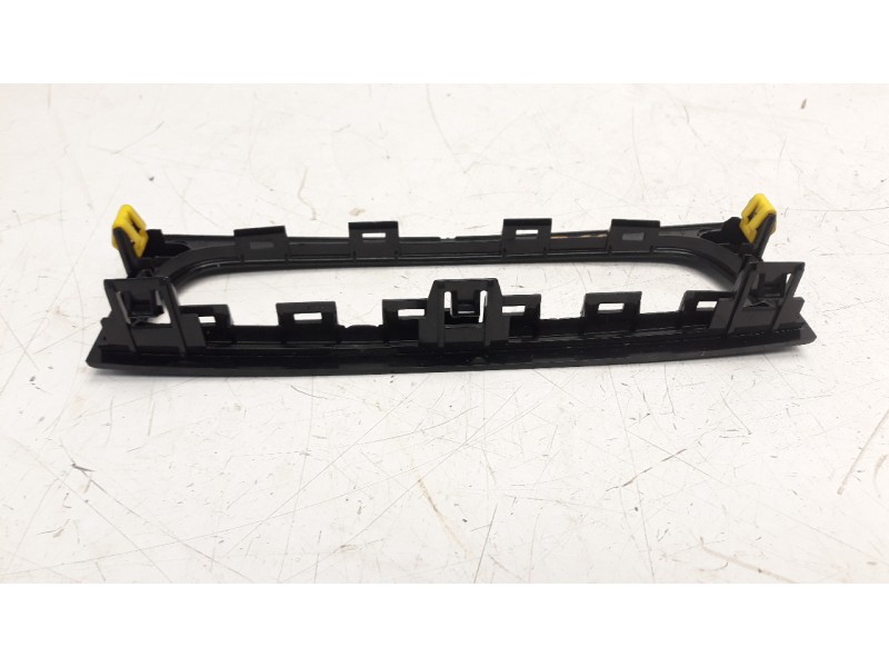 Recambio de moldura para opel grandland x 1.2 referencia OEM IAM YP00054277  