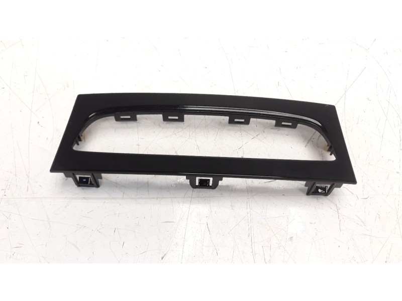 Recambio de moldura para opel grandland x 1.2 referencia OEM IAM YP00054277  