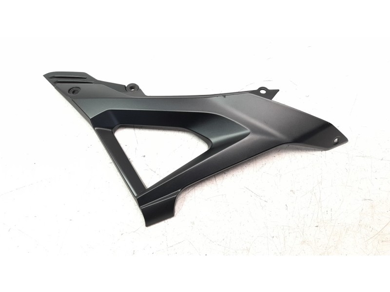 Recambio de moldura para honda cb 125 f referencia OEM IAM 83521K94T00  