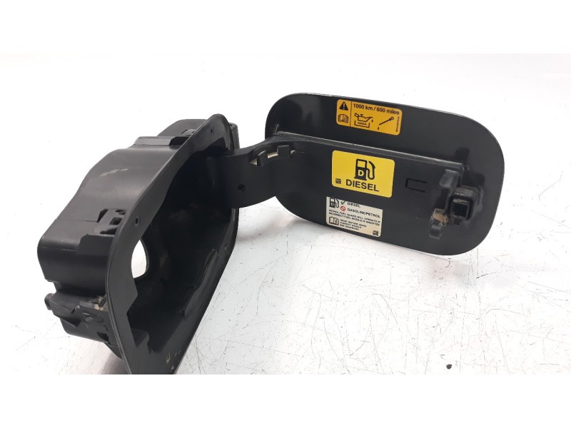 Recambio de tapa exterior combustible para land rover discovery 4 2.7 td v6 cat referencia OEM IAM AH2227936AB  