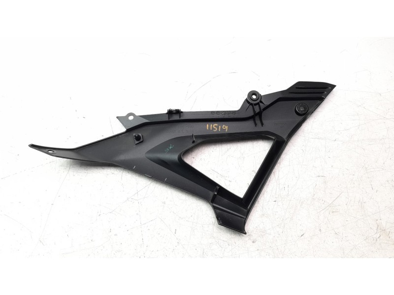 Recambio de moldura para honda cb 125 f referencia OEM IAM 83521K94T00  